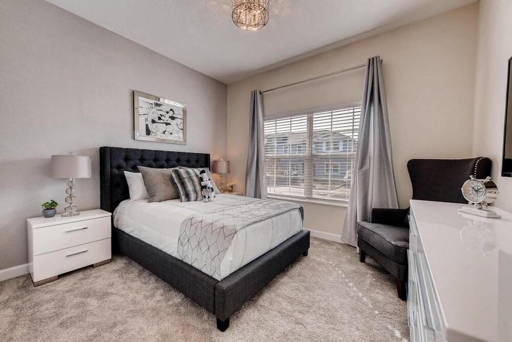 4825 LL - Storey Lake - 5BD 4BA Private Pool