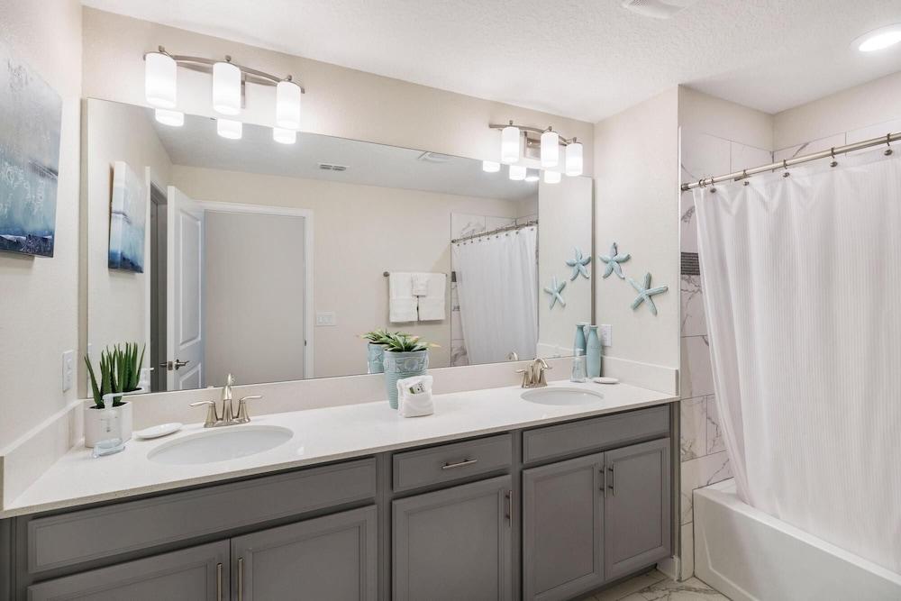 8945 SD - Champions Gate - Great 5 Beds Townhome