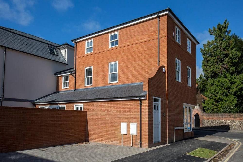 Chic Luxurious Townhouse - Central Marlow