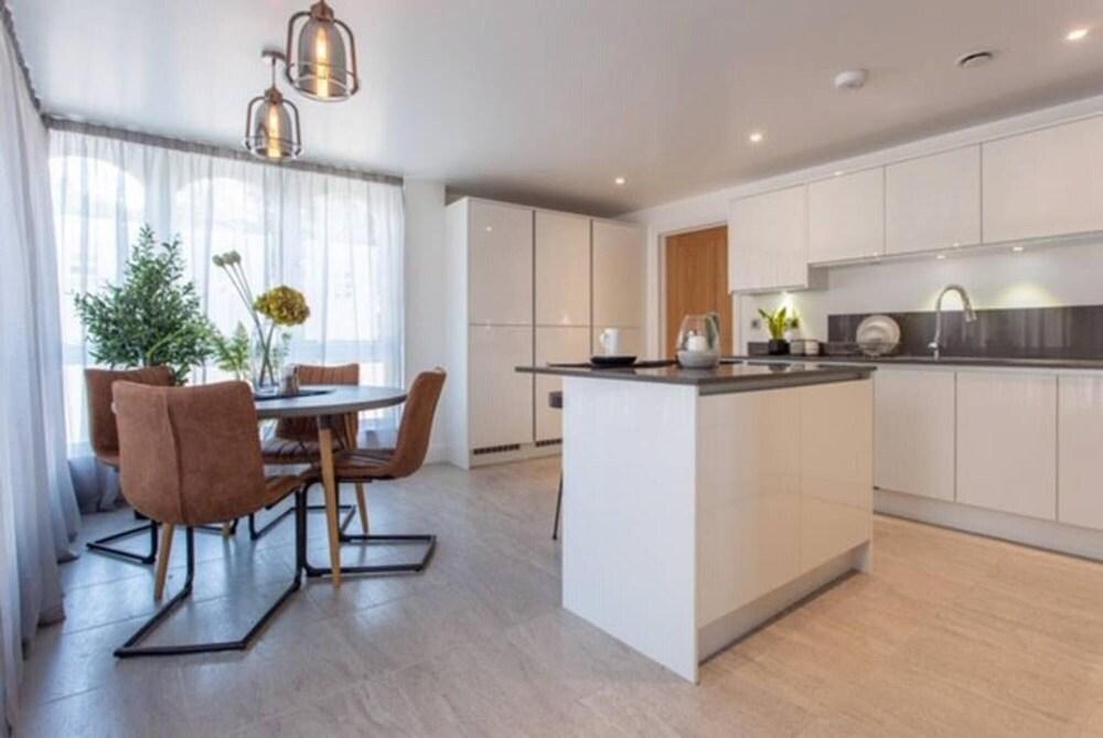 Chic Luxurious Townhouse - Central Marlow