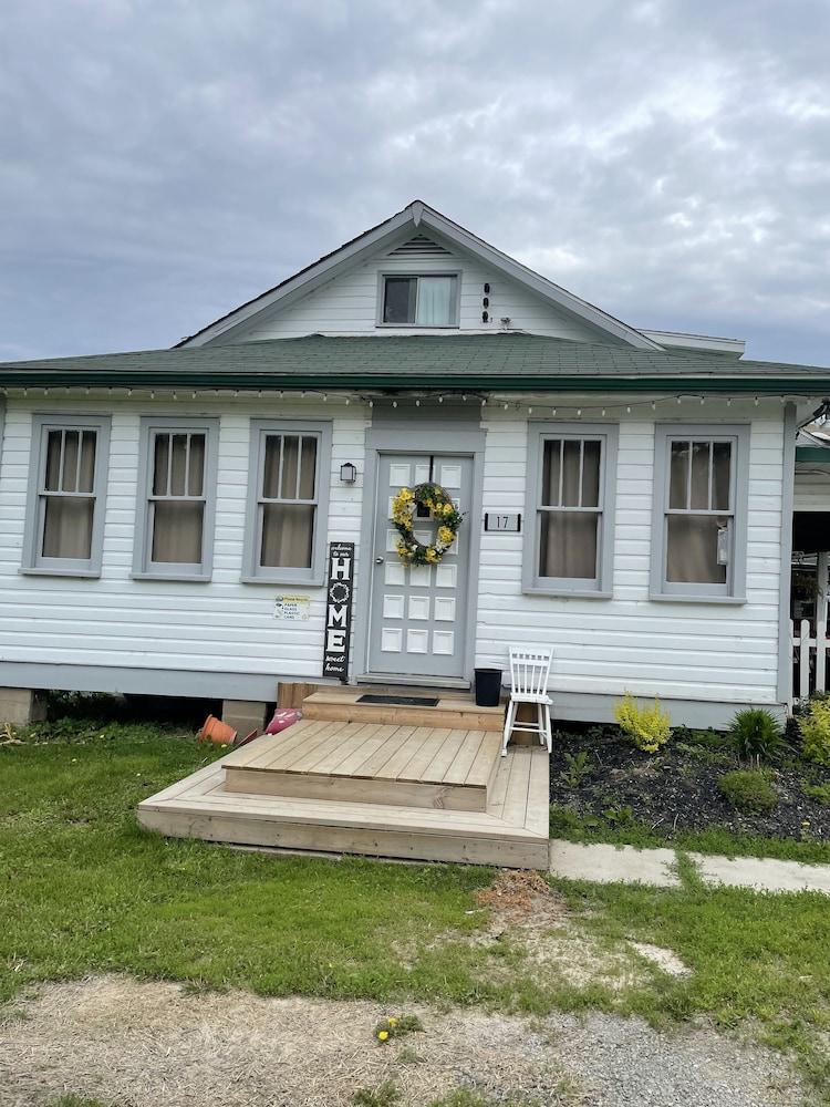 Sunny Acres Resort and Marina