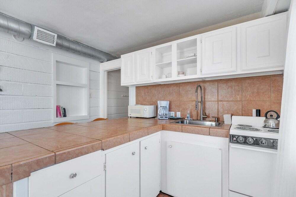 Gorgeous Beach House With Pool