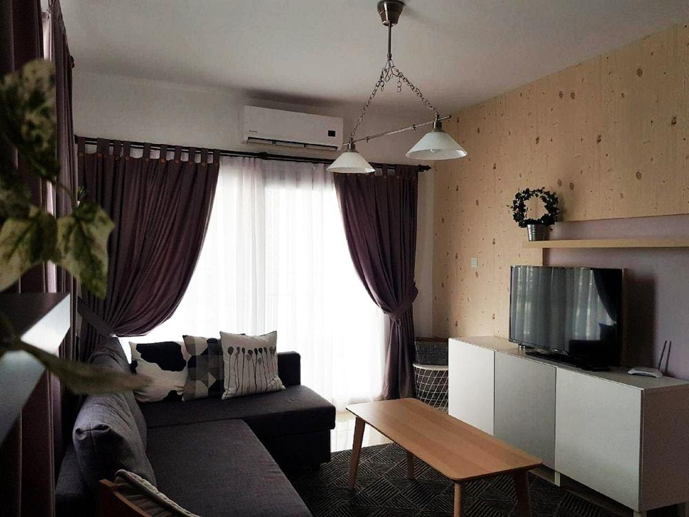 Spartacus Pool Apartments