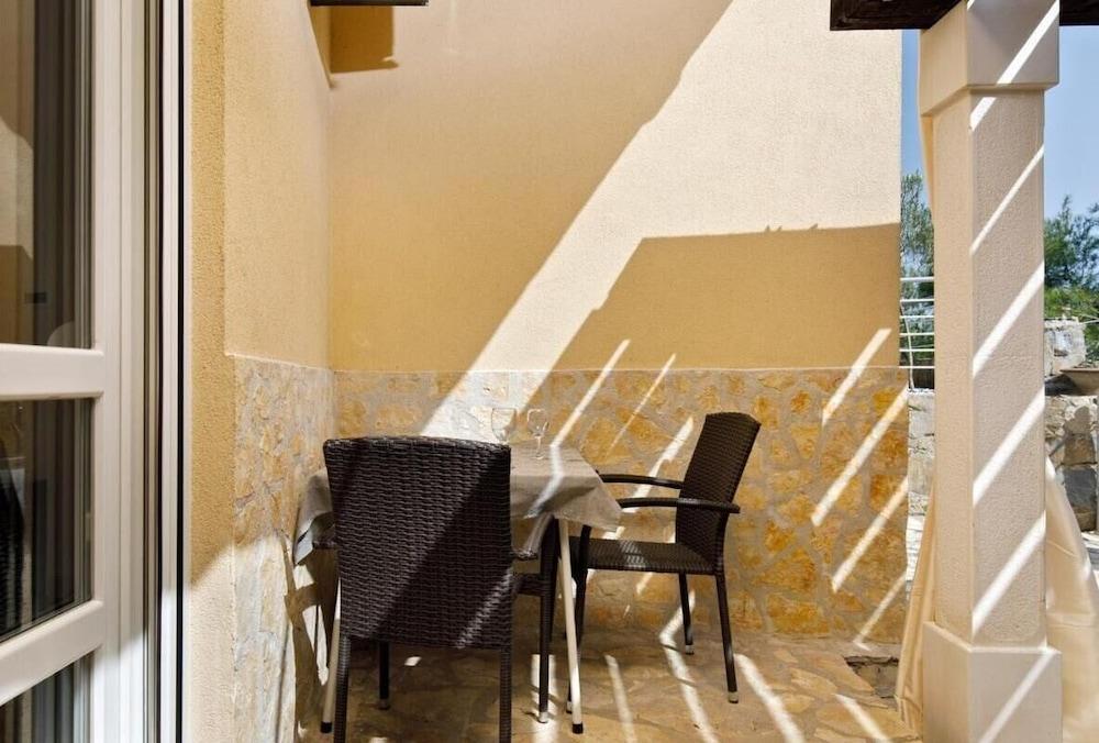 Comfy Apartments Next to the Beach