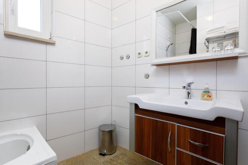 Nice Beach Apartments in Stobrec