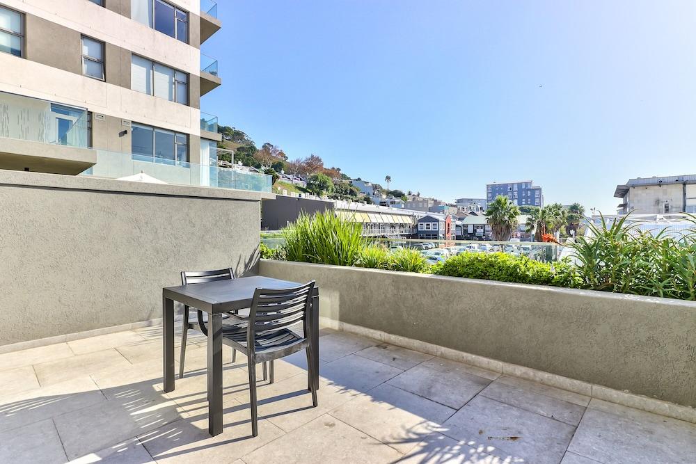 Great Studio With Balcony and City Views