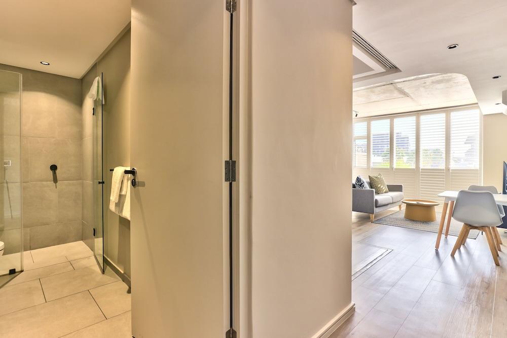 Great Studio With Balcony and City Views