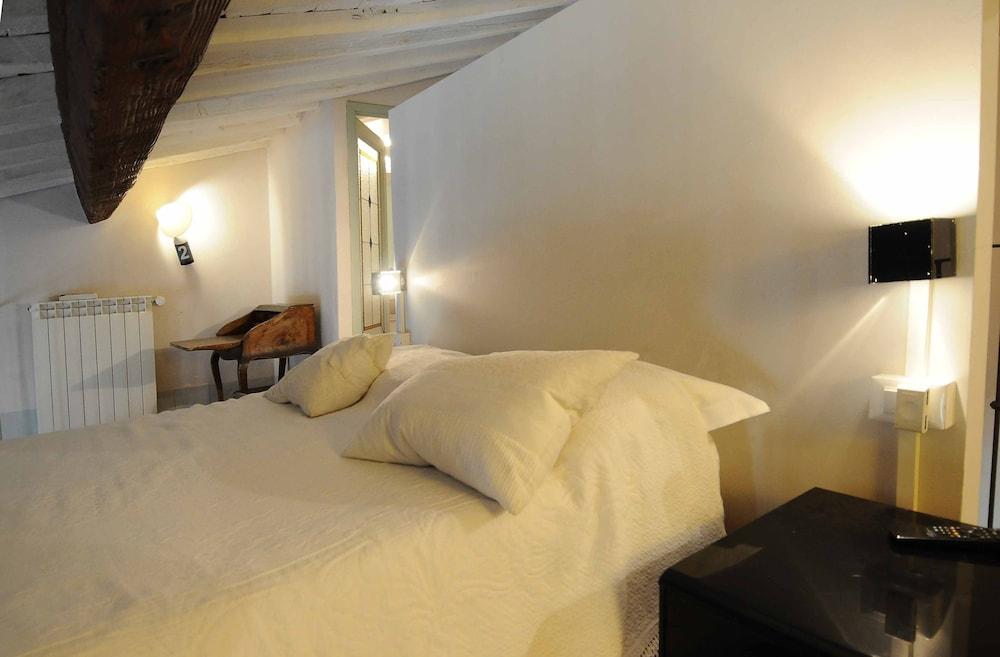 Cozy Central City Apartment