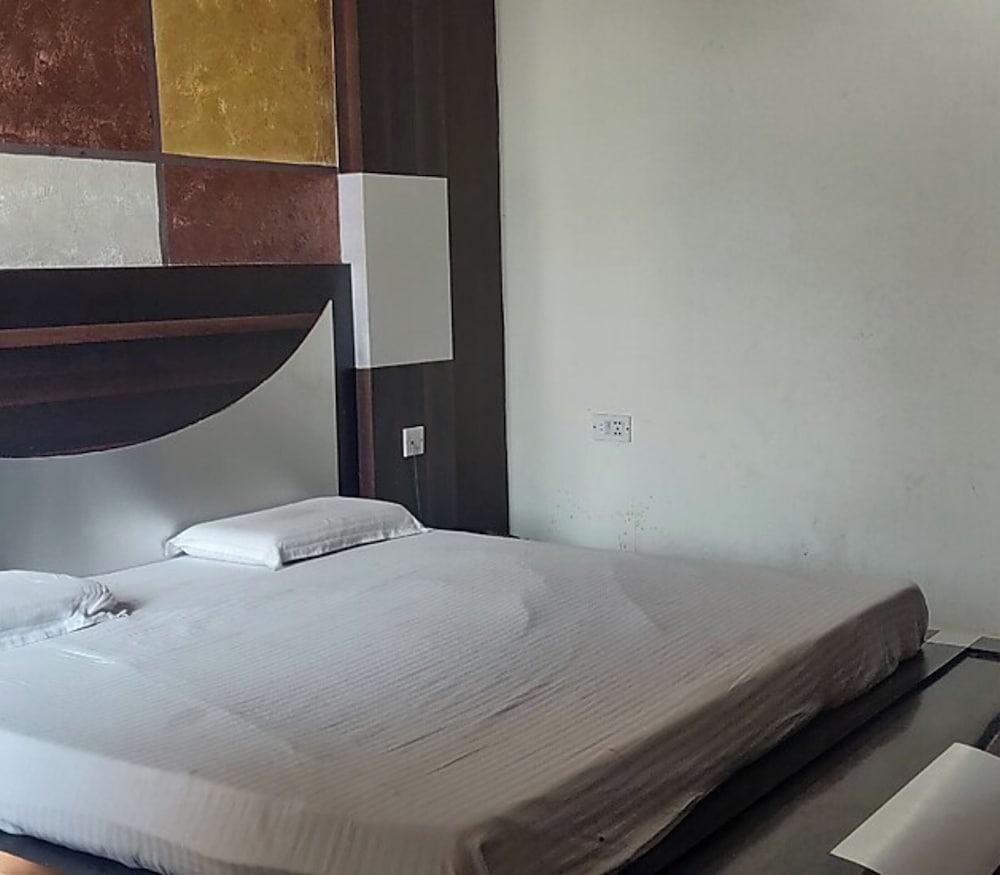 Goroomgo Shakuntala Katra