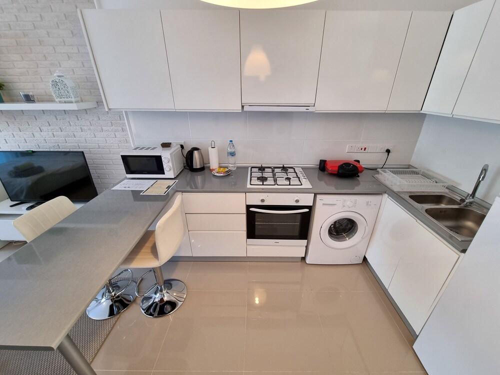 Tiberius Pool Apartments