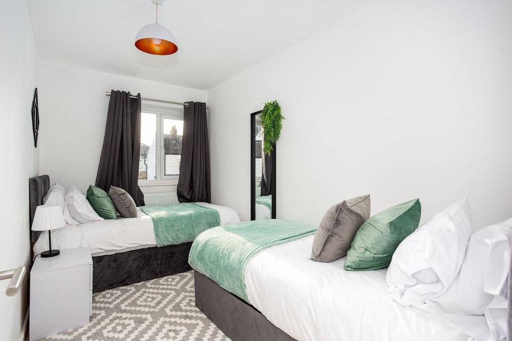 Hamlet Mews by Sorted Stay