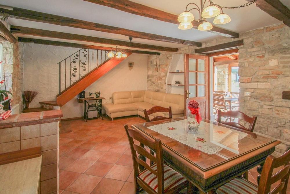 Ariana A4 in Novigrad