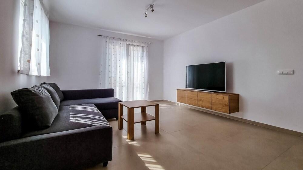 Sofia A4 Dole in Novigrad