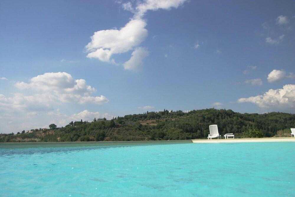 Giaggiolo Holiday Home