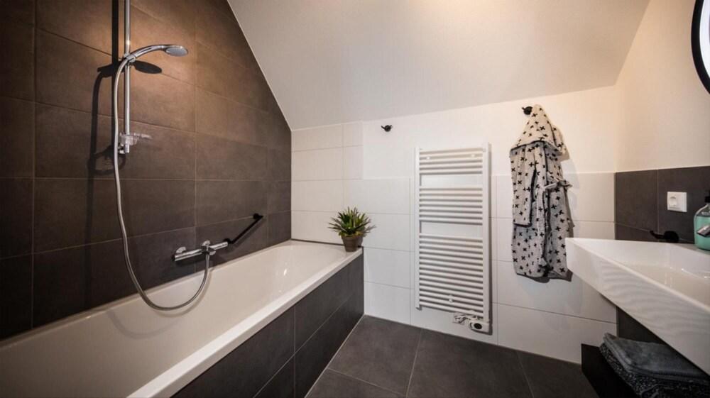 Luxe 6p in Thorn With 3 Bedrooms and 2 Bathrooms