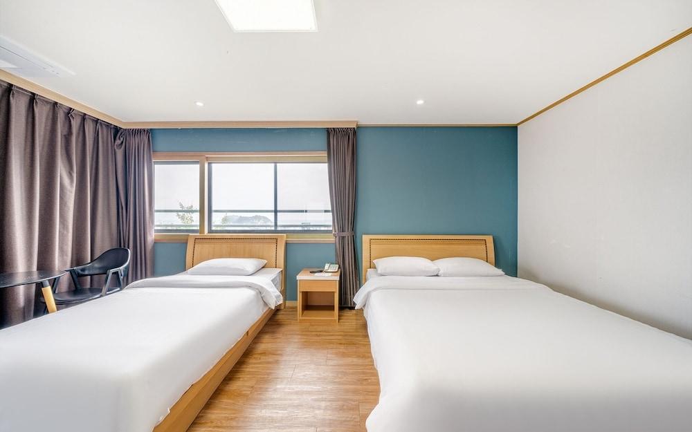 Seogwipo Momentor Hotel