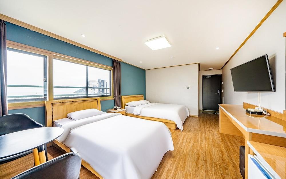 Seogwipo Momentor Hotel