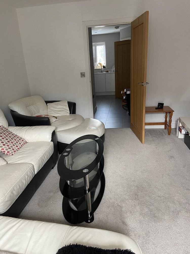 Captivating 2-bed House in Wolverhampton