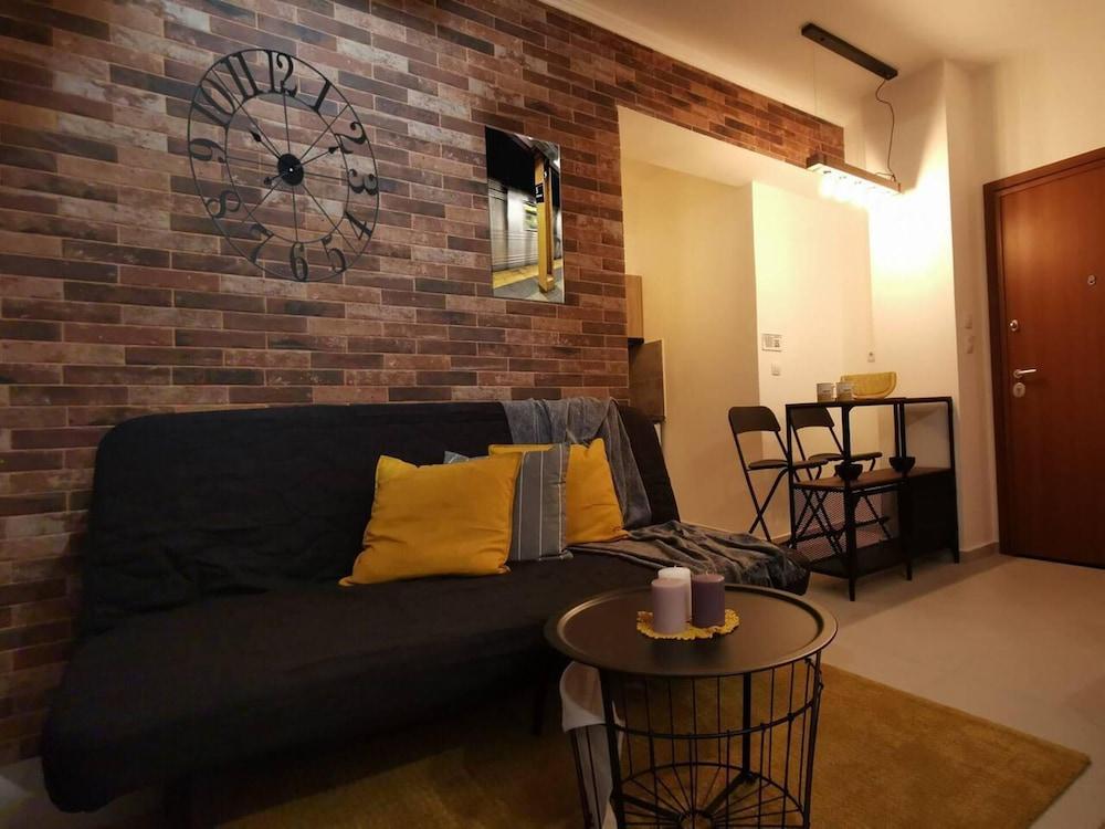 Charming 1-bed Apartment Located in Athina