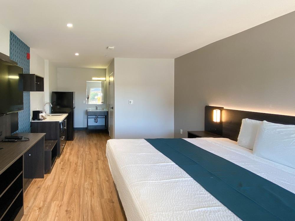 Studio 6 Suites – Stockton, CA – Waterfront
