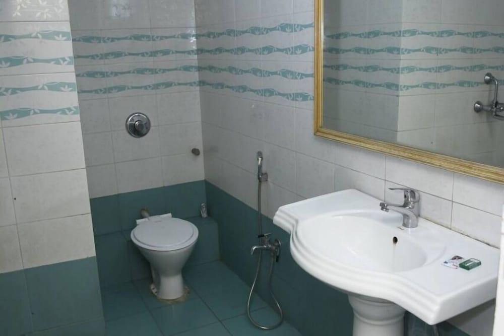 Goroomgo Sharda Regency Raipur