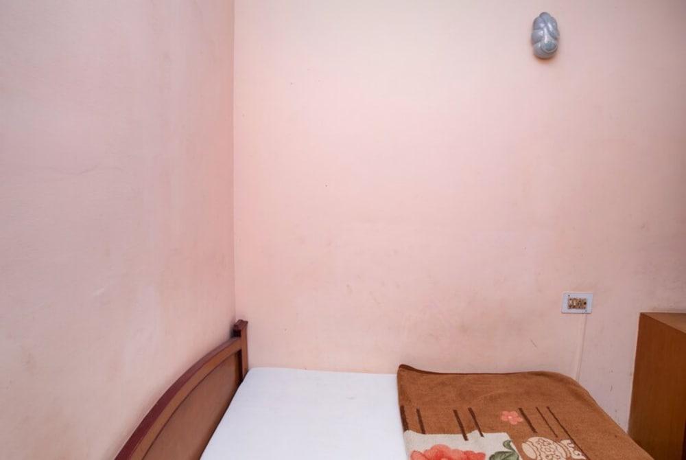 Goroomgo Hotel Good Luck Raipur