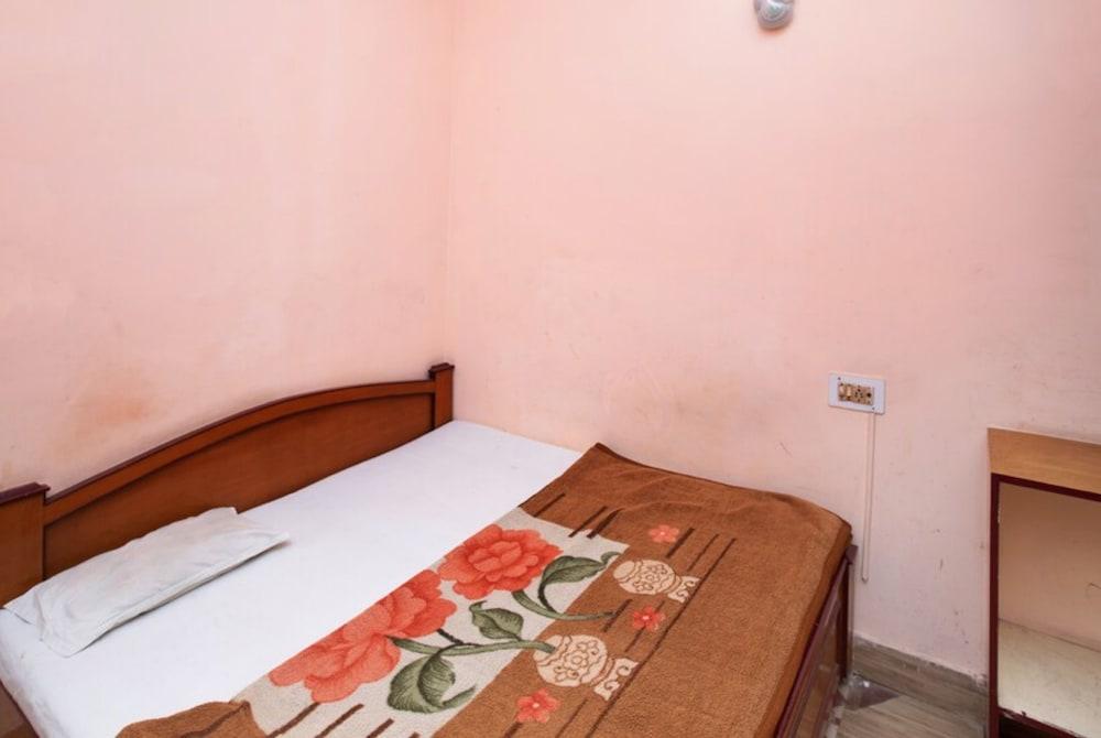 Goroomgo Hotel Good Luck Raipur