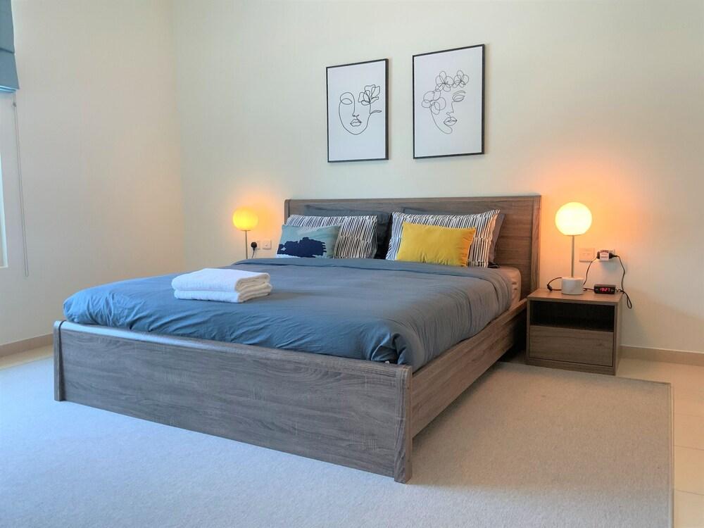 DHLA - Modern 2BR balcony in Marina