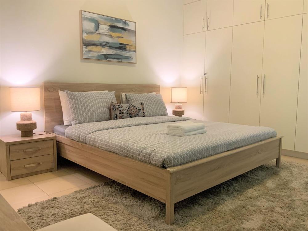 DHLA - Modern 2BR balcony in Marina