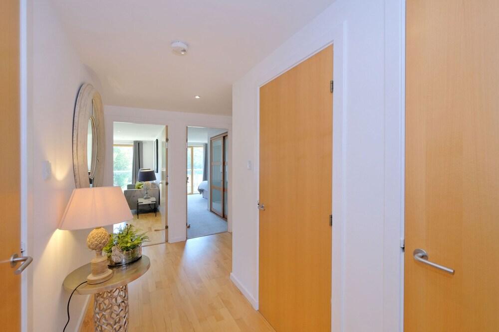 Modern two Bedroom Aberdeen Apartment With River Views