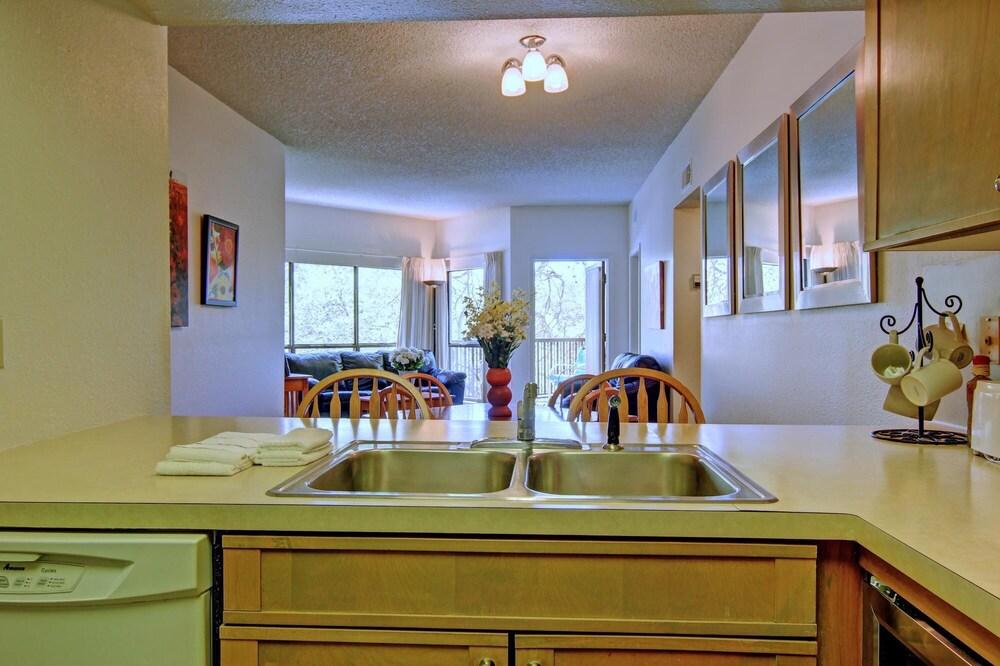 Treetop Villa IC 215