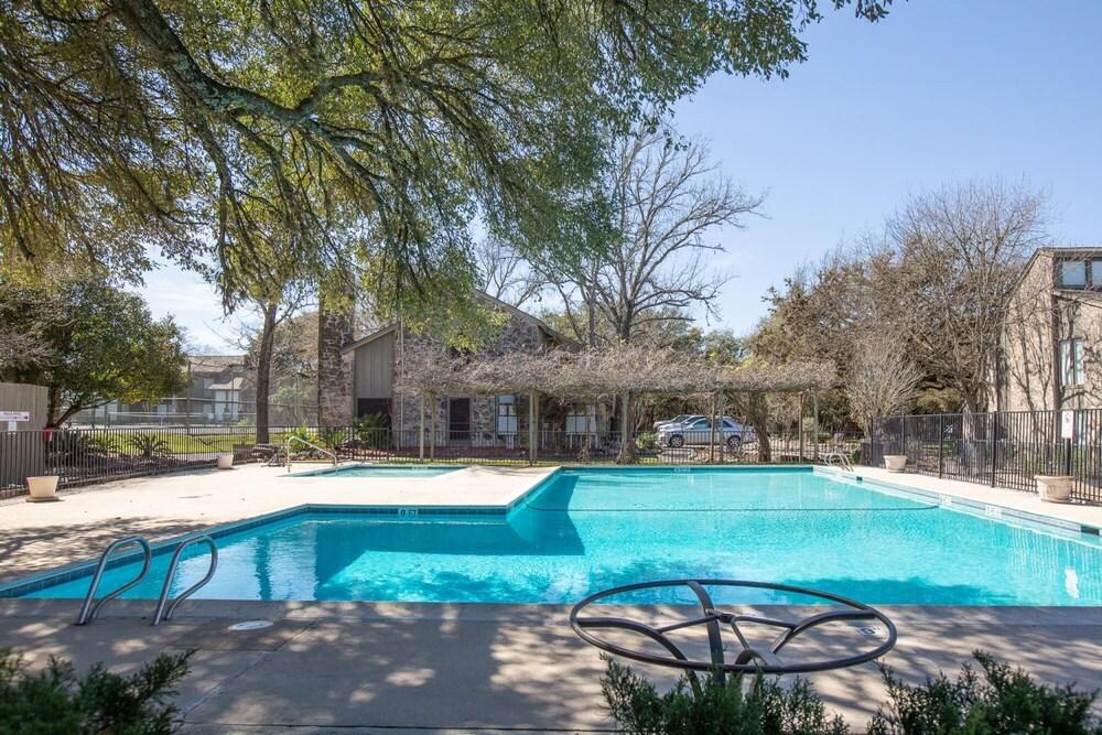 Hill Country Hideaway TBM 208