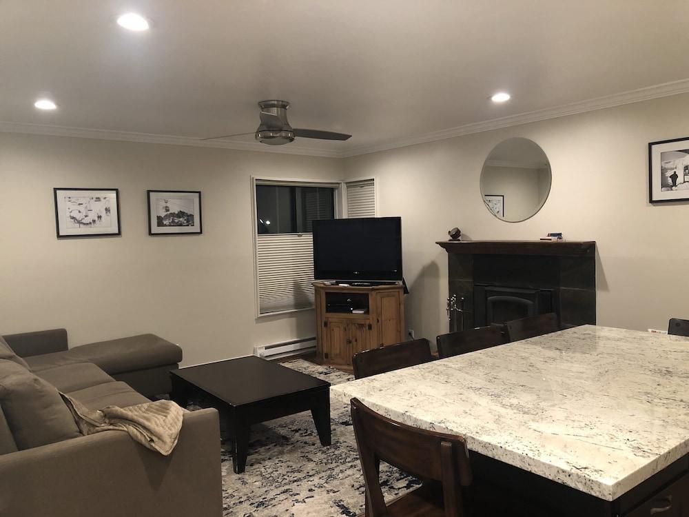 Fireside at The Village - Near Hike/bike!