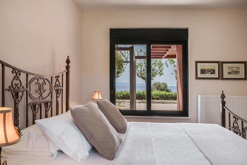 Alekos Beach Houses-Eternity