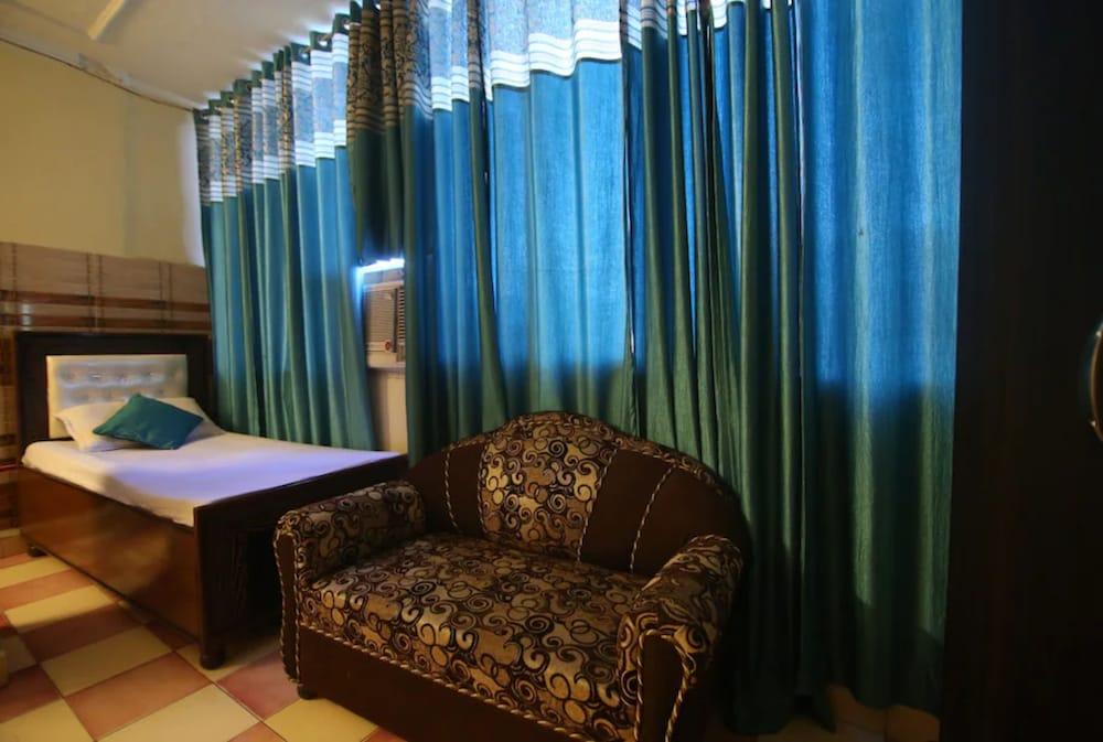 Goroomgo City Palace Chandigarh