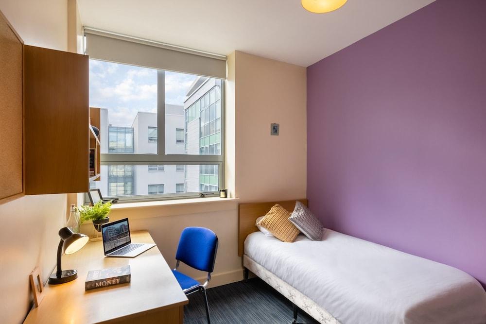 Destiny Student - Mayor Square