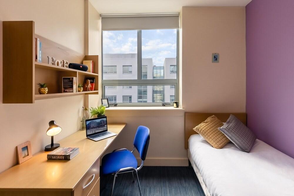 Destiny Student - Mayor Square