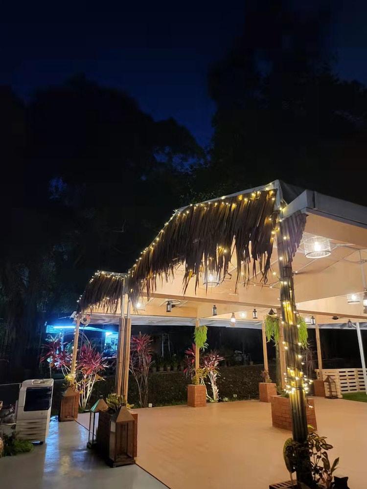 Gallop Hill Top Resort