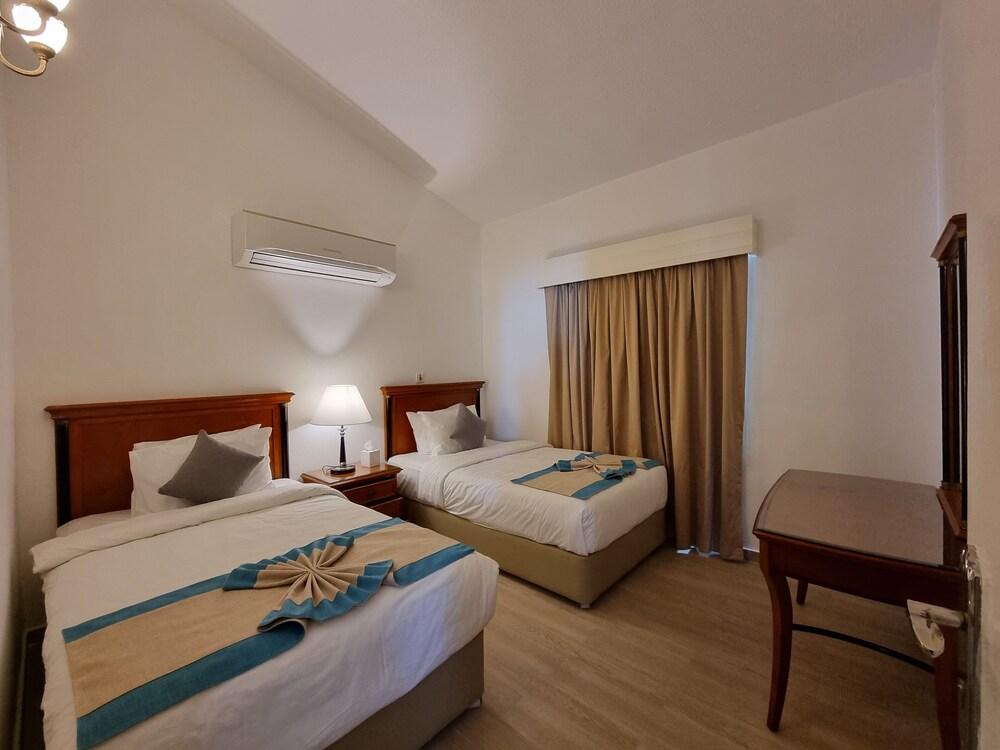 Holiday Beach Resort