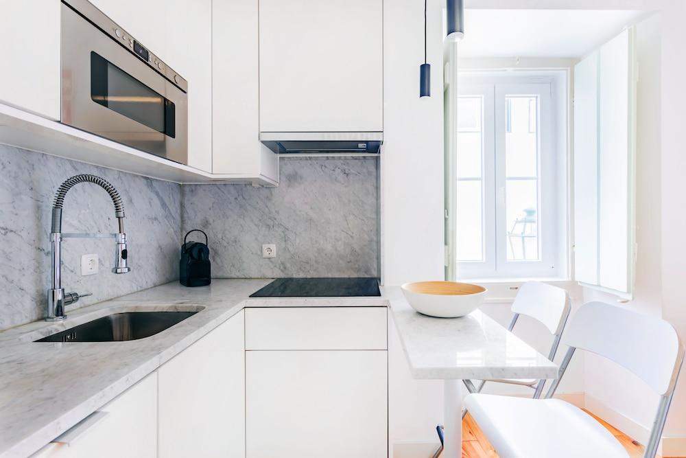 Romantic Alfama Getaway