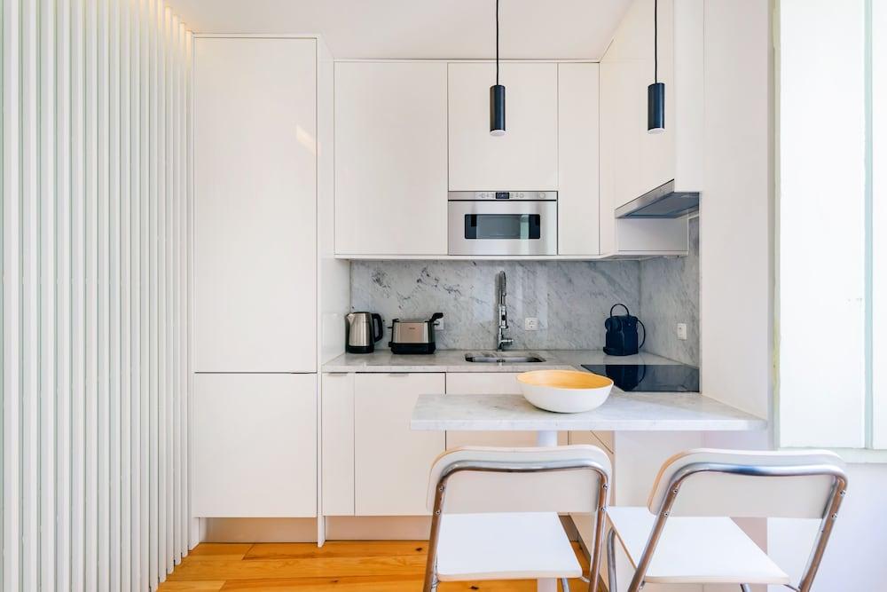 Romantic Alfama Getaway