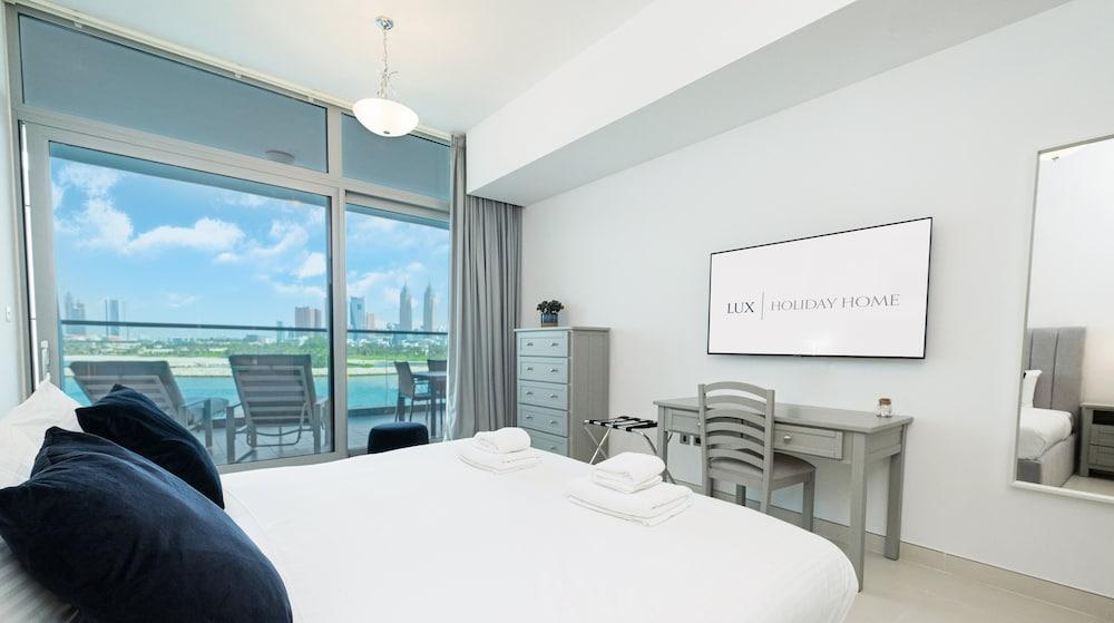 LUX Opulent Island Suite View 7