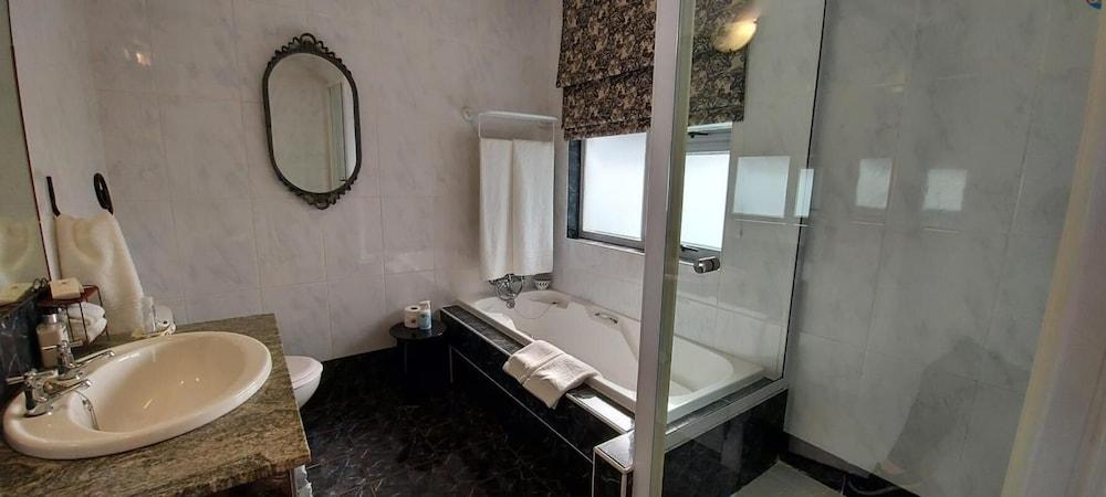 Roosboom Luxury Studio - With Sea View and Kitchen, Ideal for 2 Guests, Capetown