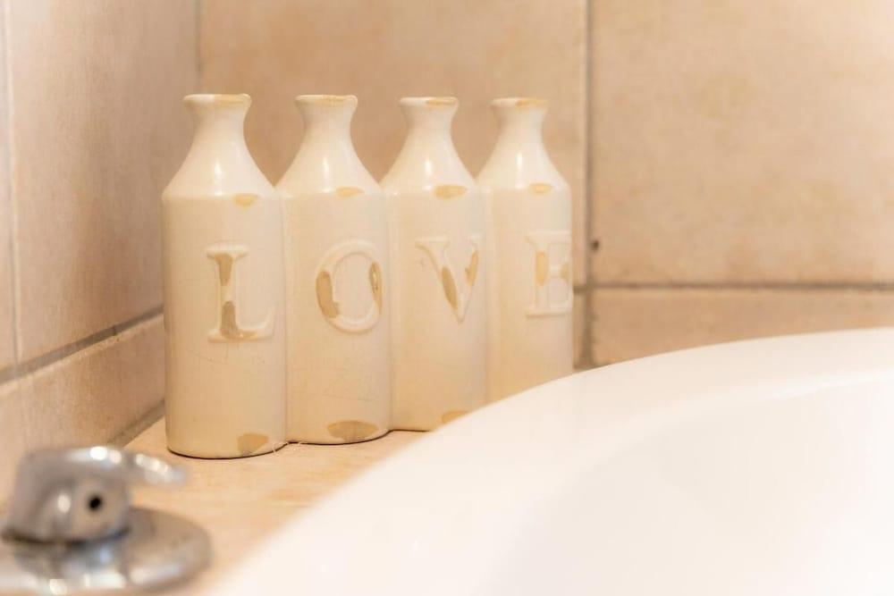 Fully Equipped Self Catering Unit