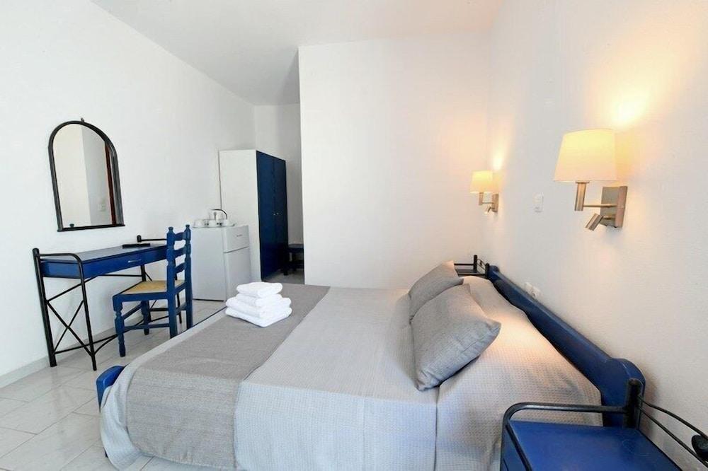 Lunar Santorini Hotel