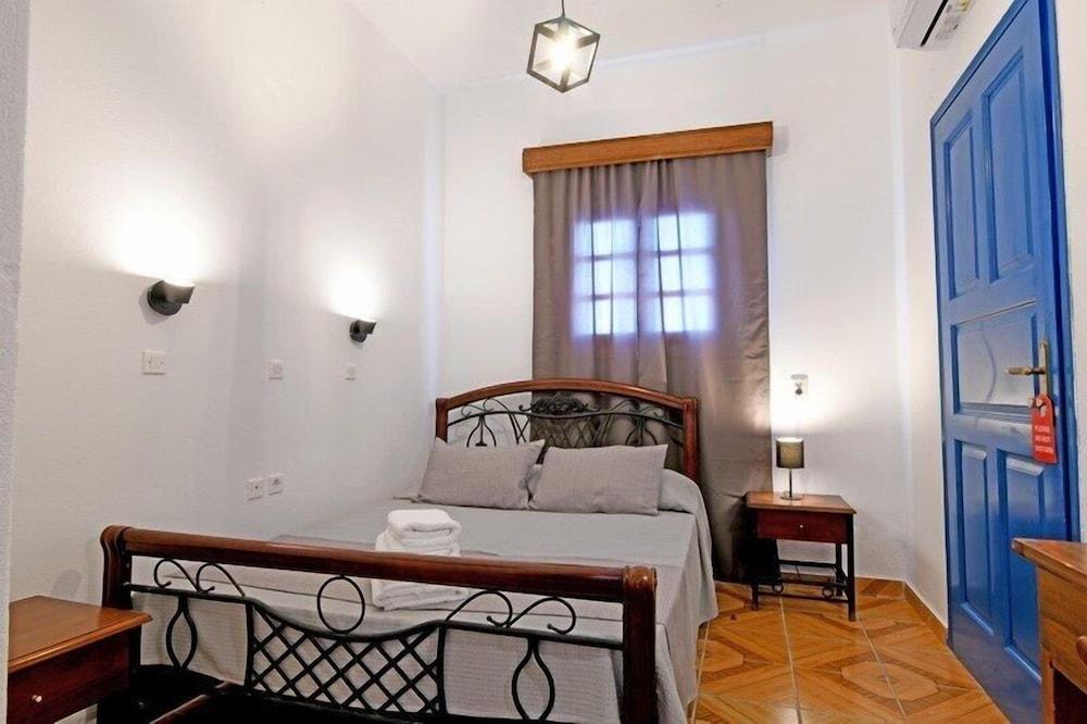 Lunar Santorini Hotel