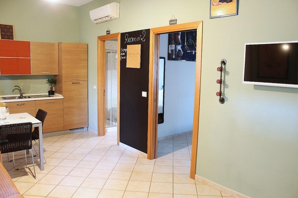 Colonna Rooms & Apartment