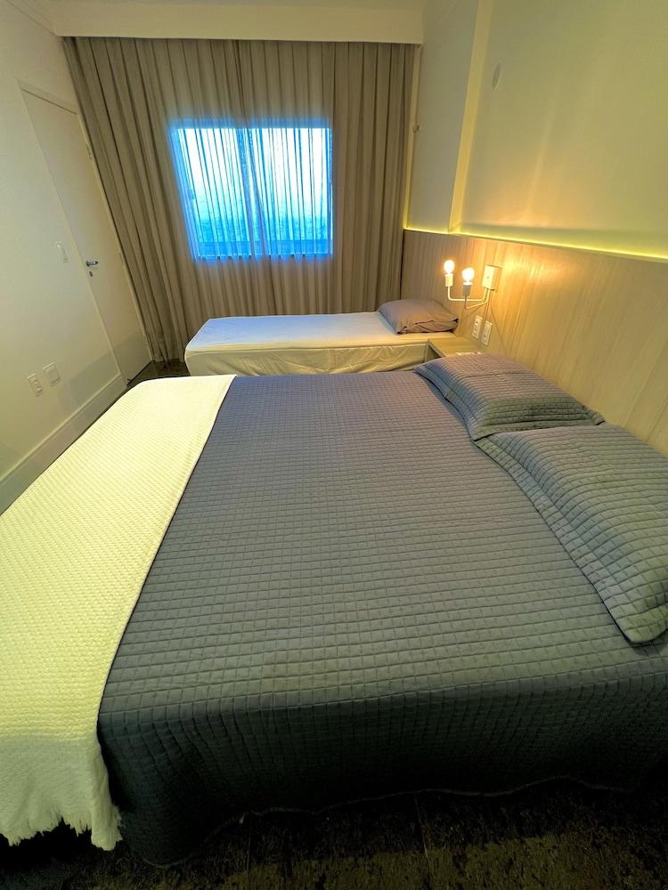 Cobertura vista mar com deck privativo