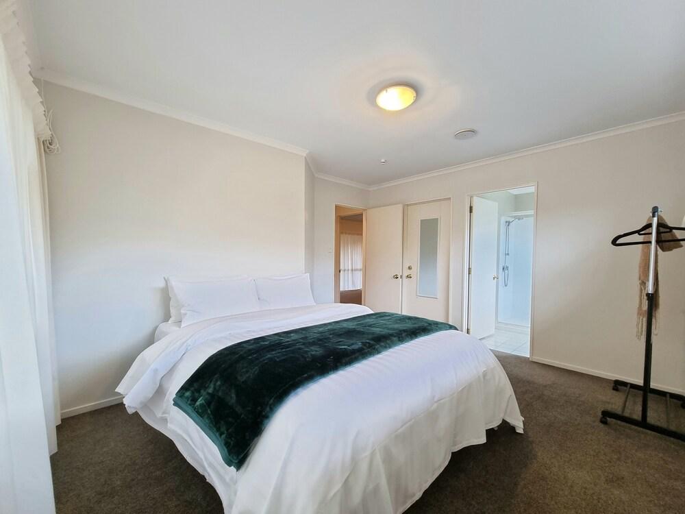 Beautiful 3BR House - WiFi - Car park