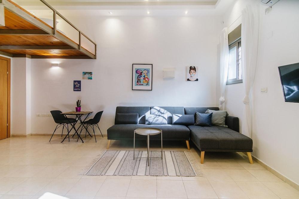 Bugrashov Beach Studios